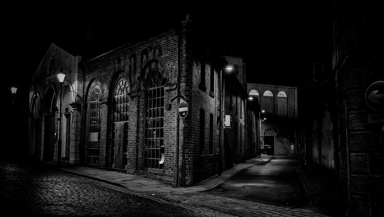 Street photograph from a Leeds night photowalk — Andy Ainsworth