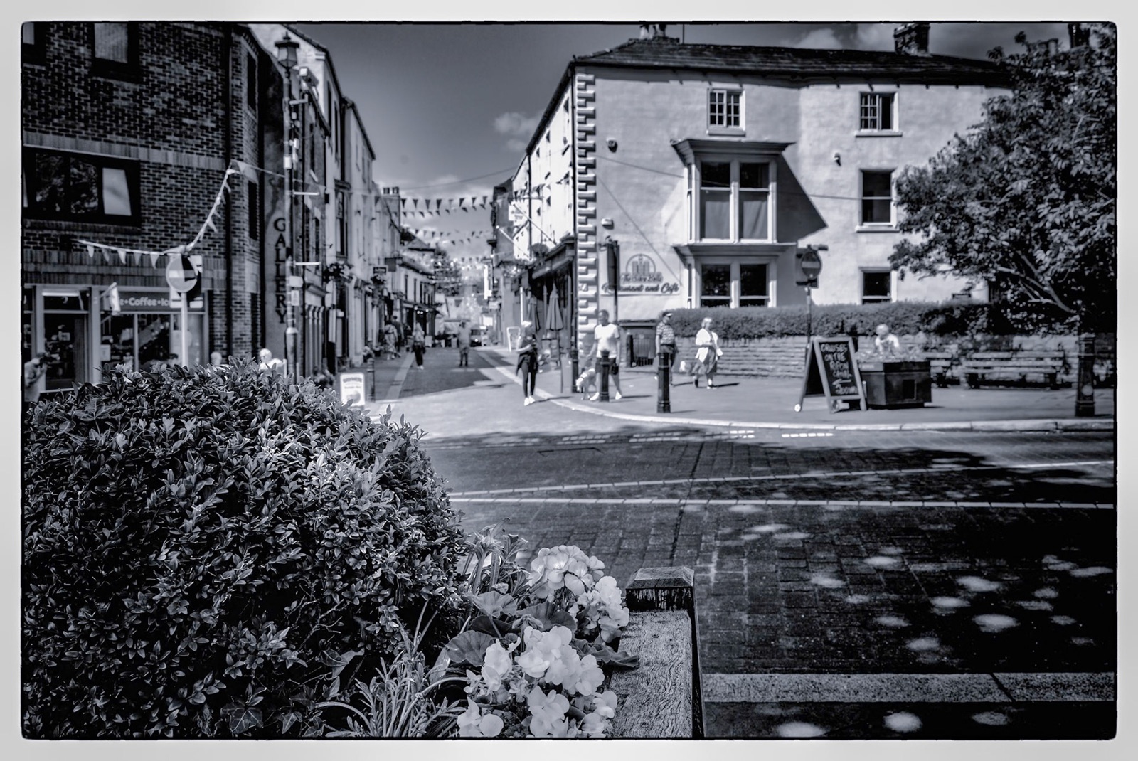 Black and white street photograph from a Ripon photowalk — Andy Ainsworth