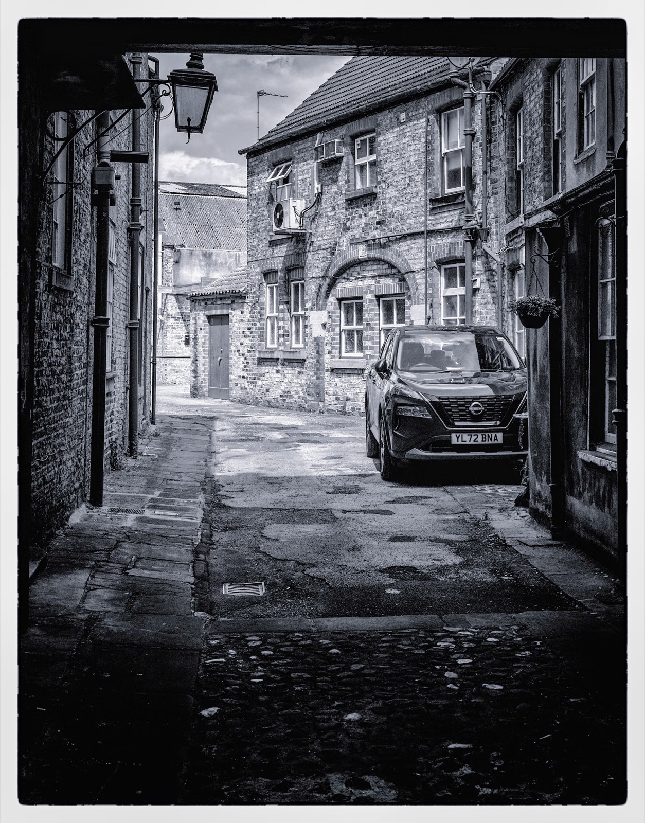 Black and white street photograph from a Ripon photowalk — Andy Ainsworth