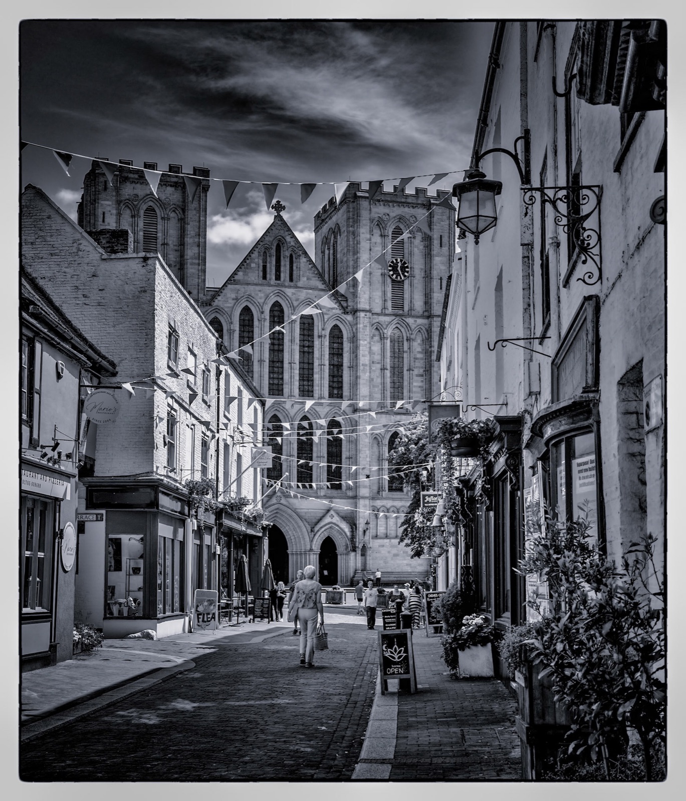 Black and white street photograph from a Ripon photowalk — Andy Ainsworth